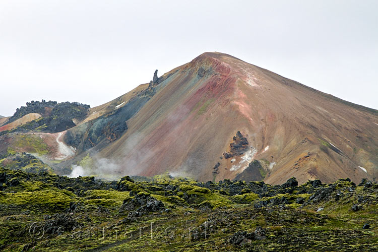 Vanaf de Laugavegurinn uitzicht op de Brennisteinsalda in Landmannalaugar